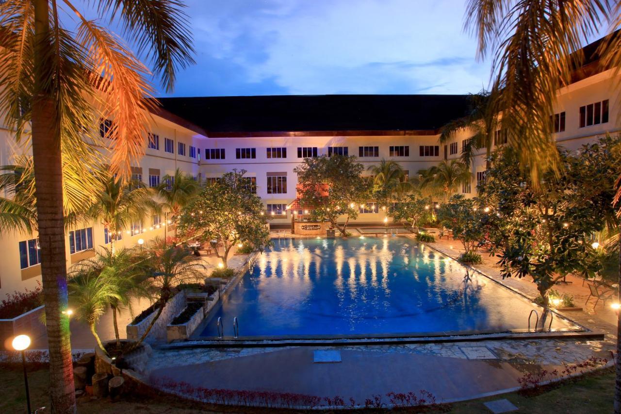 Aston & Conference Center 4*