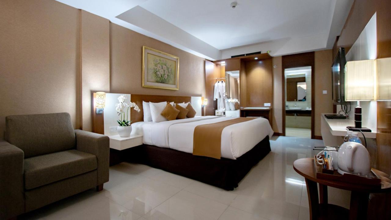 होटल Aston & Conference Center 4*