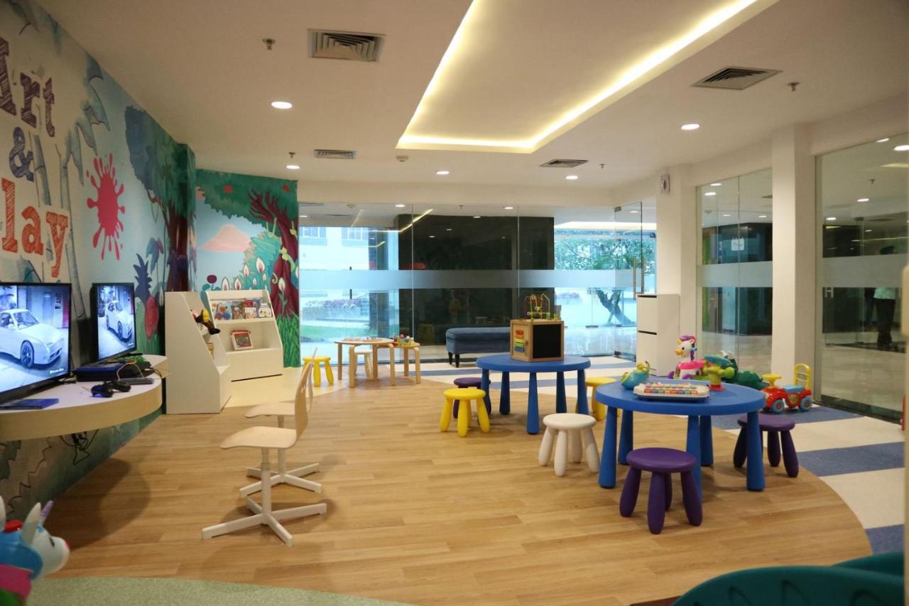 Aston & Conference Center होटल 4*