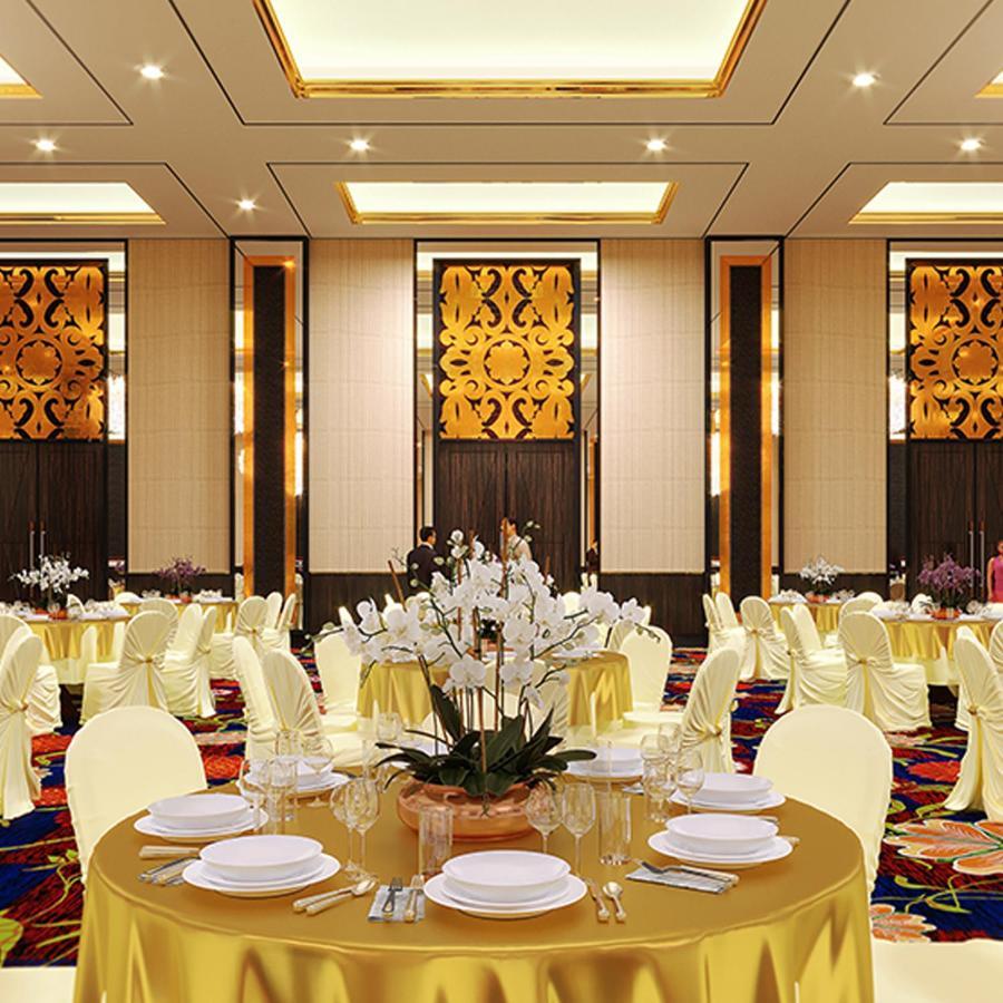 होटल Aston & Conference Center